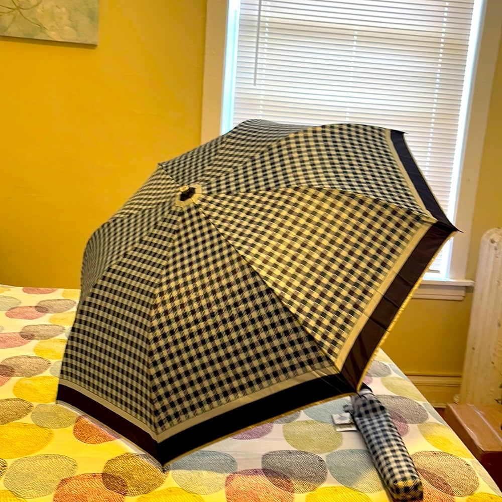 Umbrella by Cloudpillar.